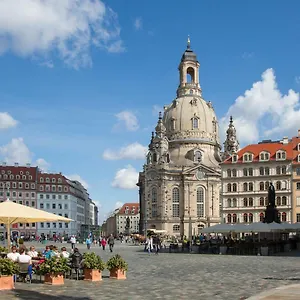 Grosses Im Zentrum Von Dresden, 2 Schlafzimmer, 2 Baeder, Balkon Appartement